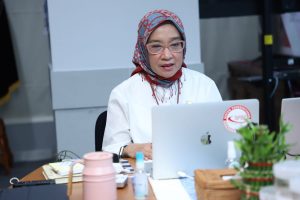 Sekretaris Kementerian PANRB Rini Widyantini dalam acara PPID Sharing: Keterbukaan Informasi di Era Digital yang diselenggarakan secara virtual, Selasa (07/06).